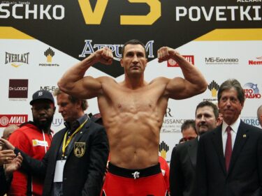 ウクライナのボクシングチャンピオン、ウラジミール・クリチコがウクライナのためのNFTを立ち上げ